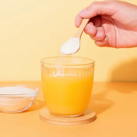 Mulher com pele saudável, firme e luminosa após uso de colágeno